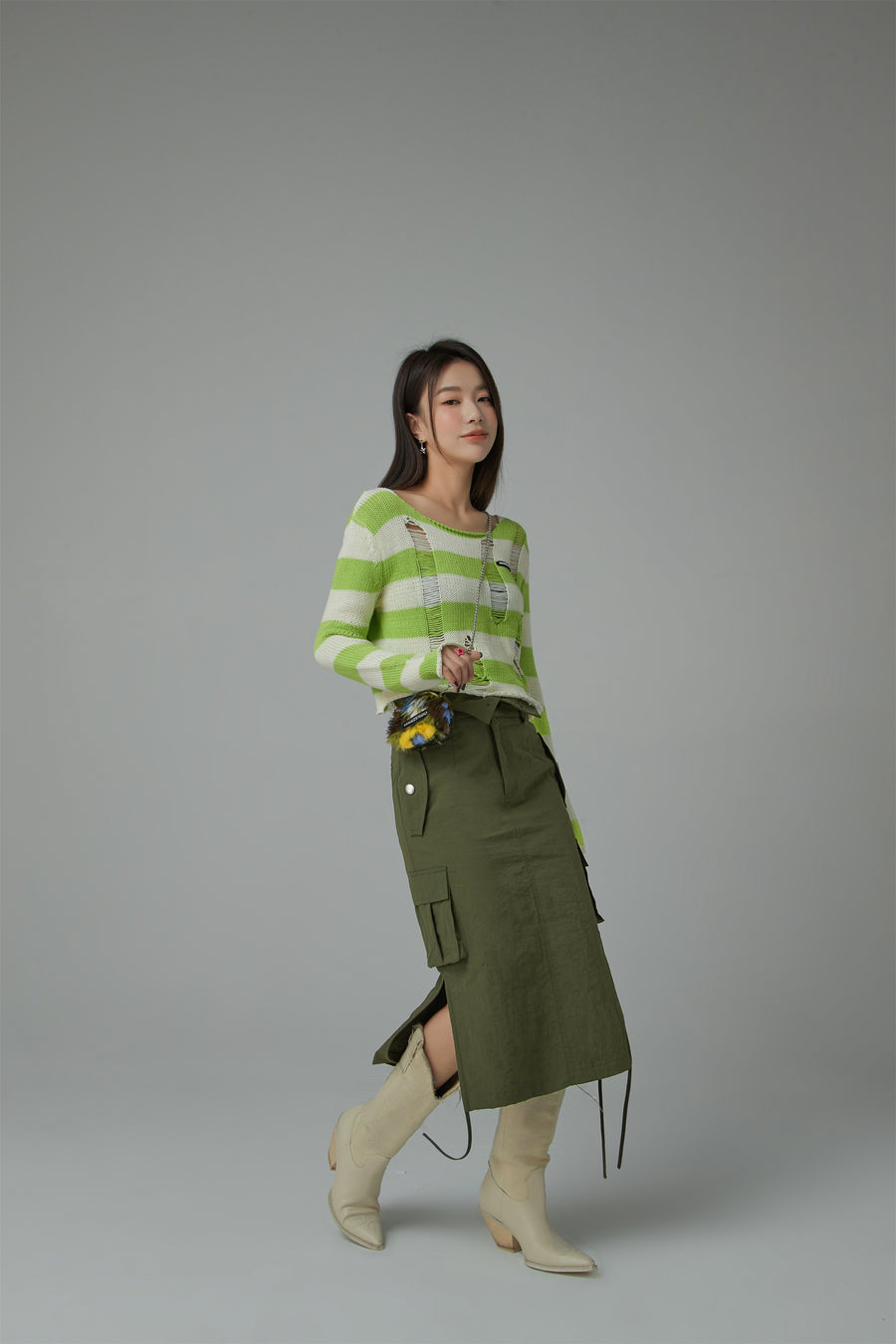 CHUU Distressed Stripe Crop Knit Top