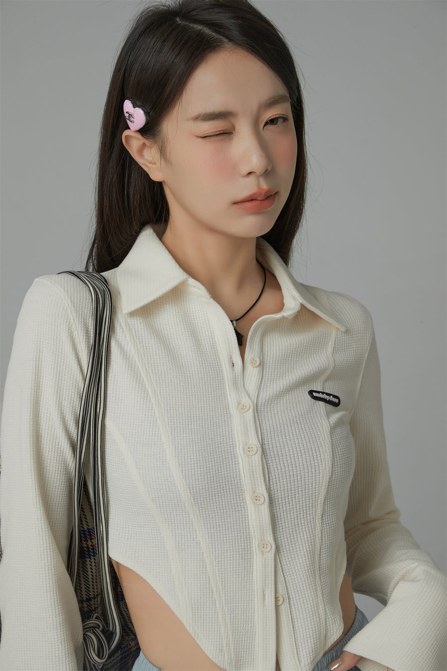 CHUU Logo Embroidered Cropped Shirt