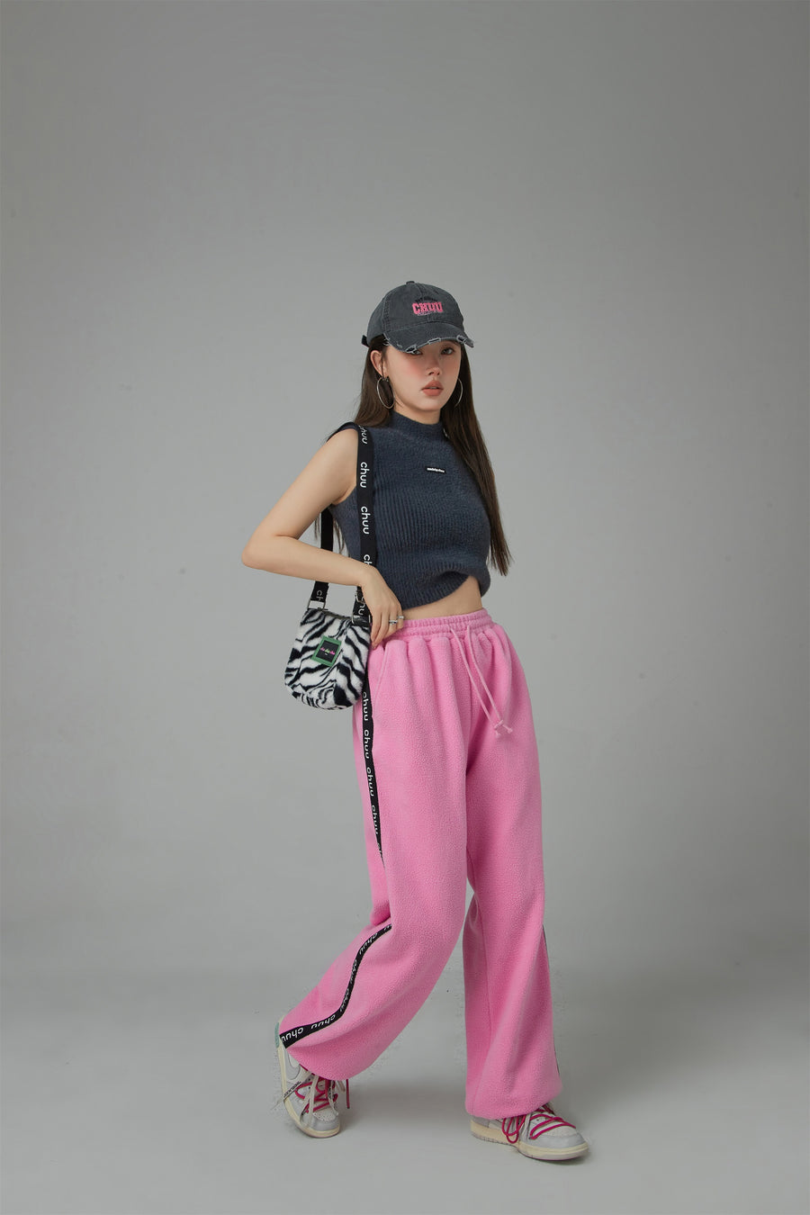 CHUU Your Energy Shifted Fleece Jogger Pants