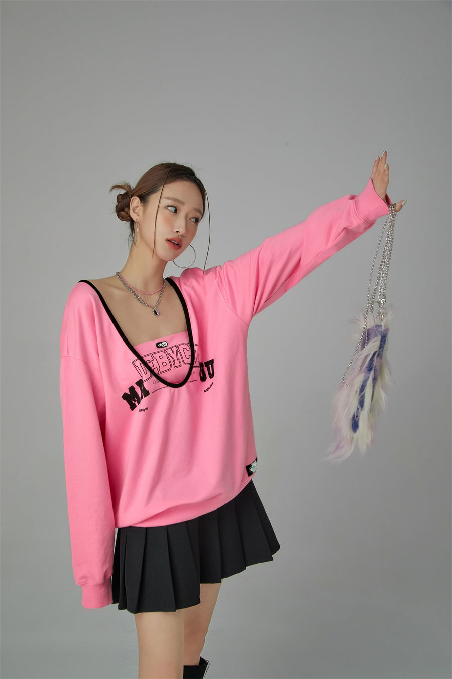 CHUU Debych Deep V-Neck Sweatshirt