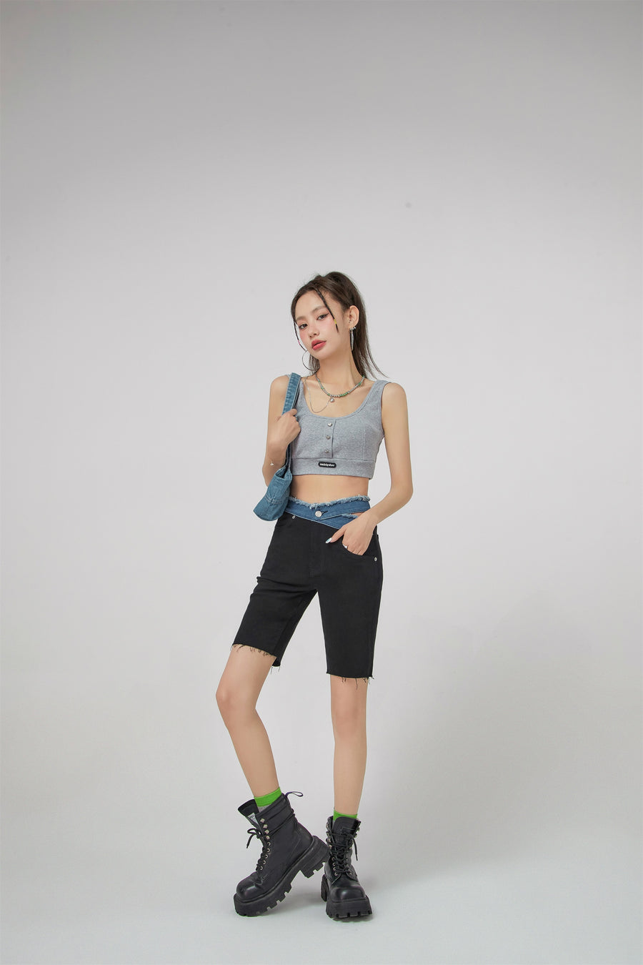 CHUU Raw Hem Biker Denim Shorts