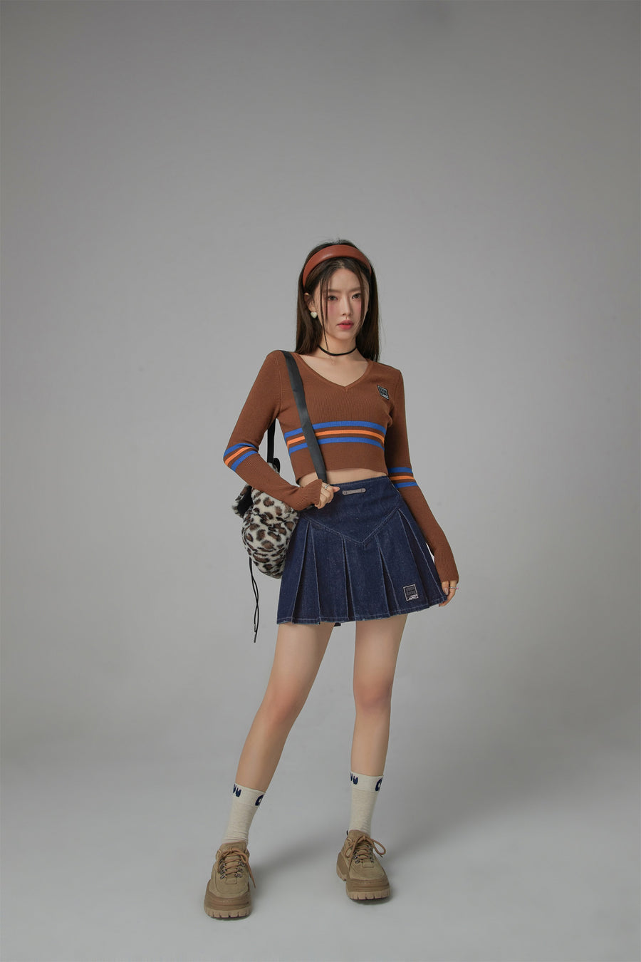 CHUU Unlock Stripes V-Neck Cropped Knit Sweater