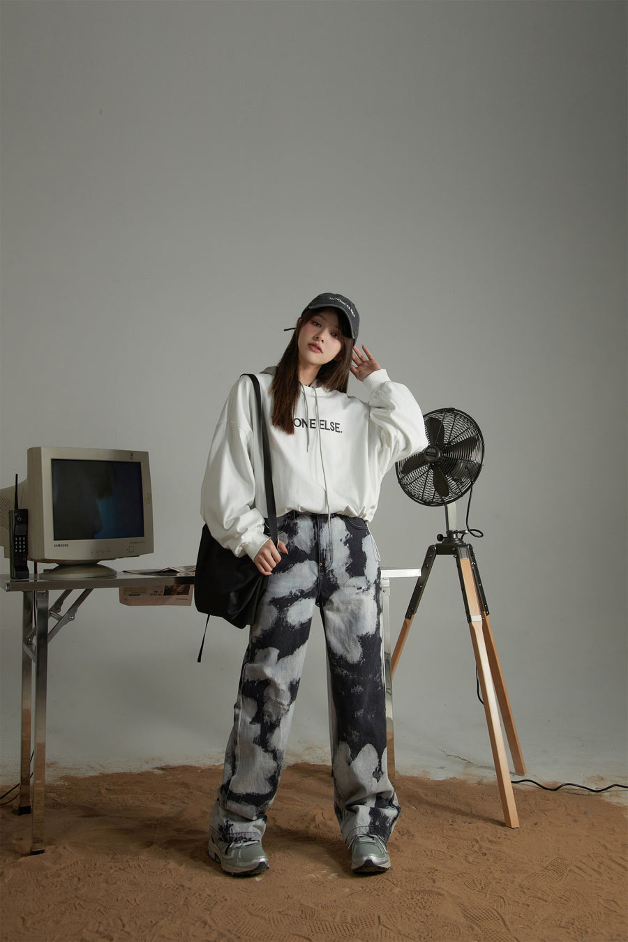 CHUU Paint Camo Straight Denim Pants