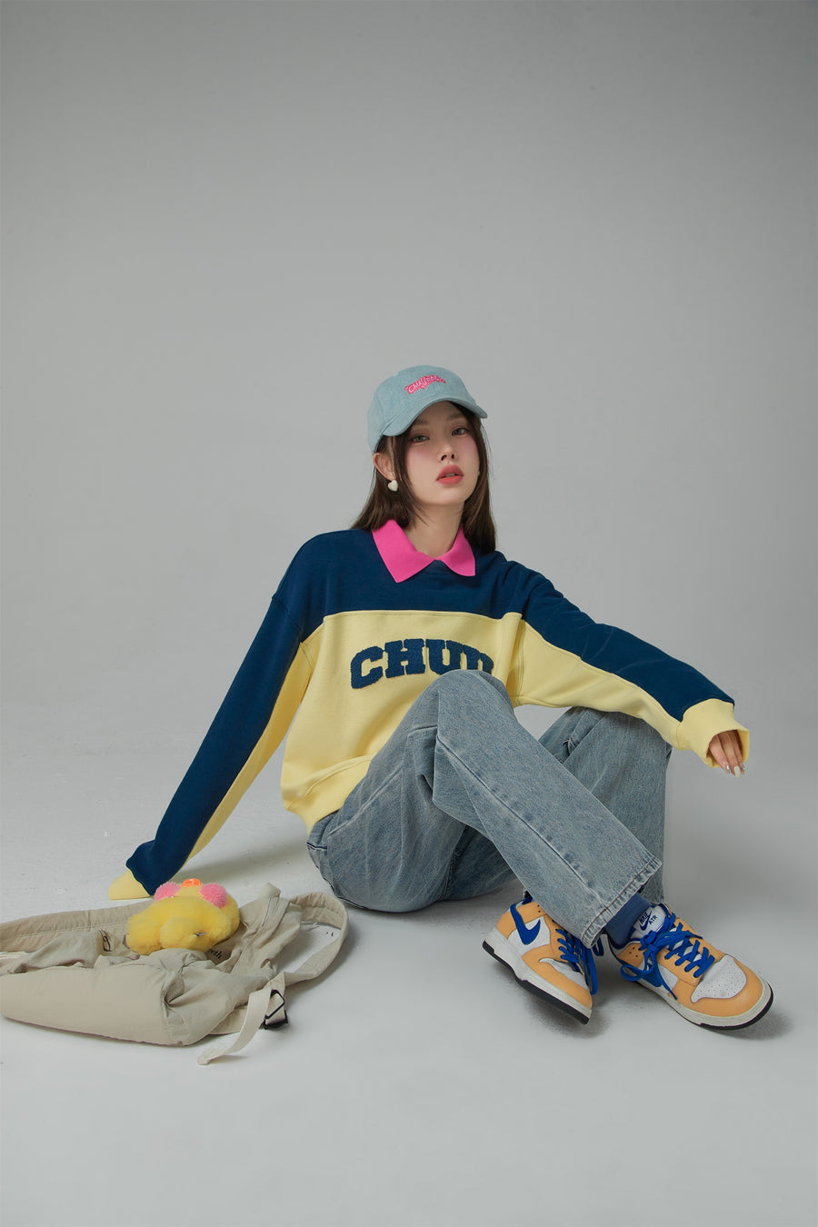 CHUU The Apple Of My Eye Loose-Fit Sweatshirt