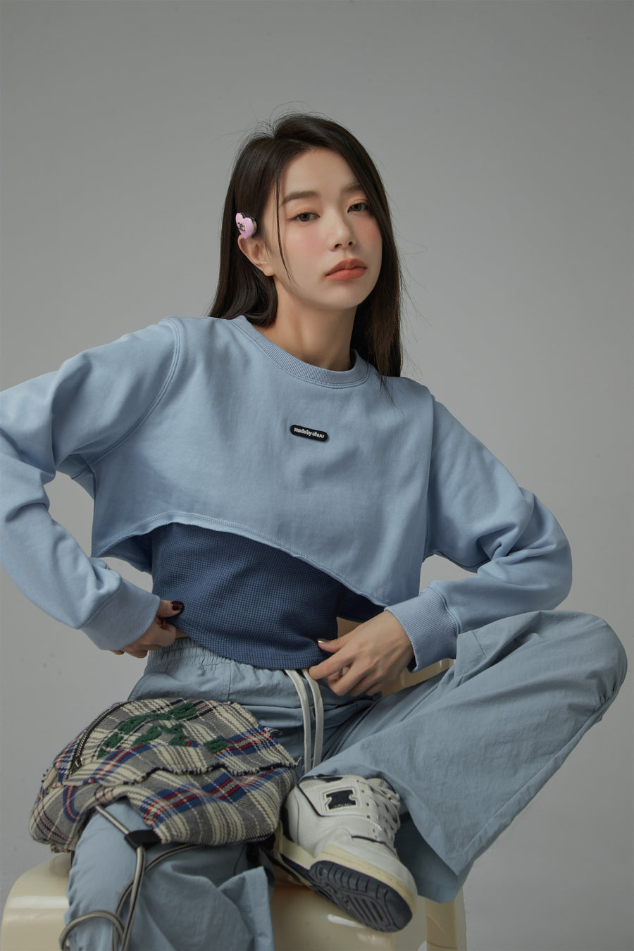 CHUU Unbalanced Loose Fit Crop Sweatshirt