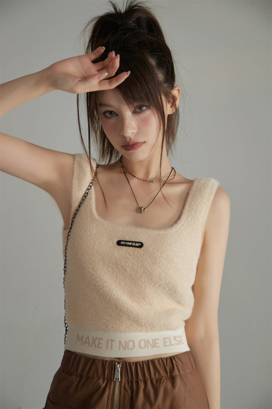 CHUU Lettering Soft Fluffly Sleeveless Crop Top