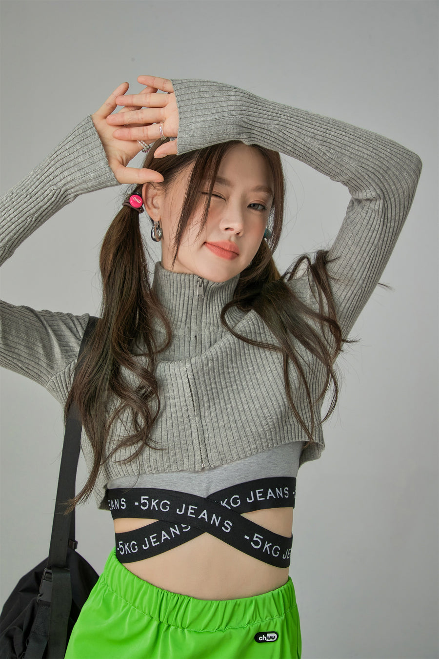 CHUU Chuu Girl Slim Crop Cardigan