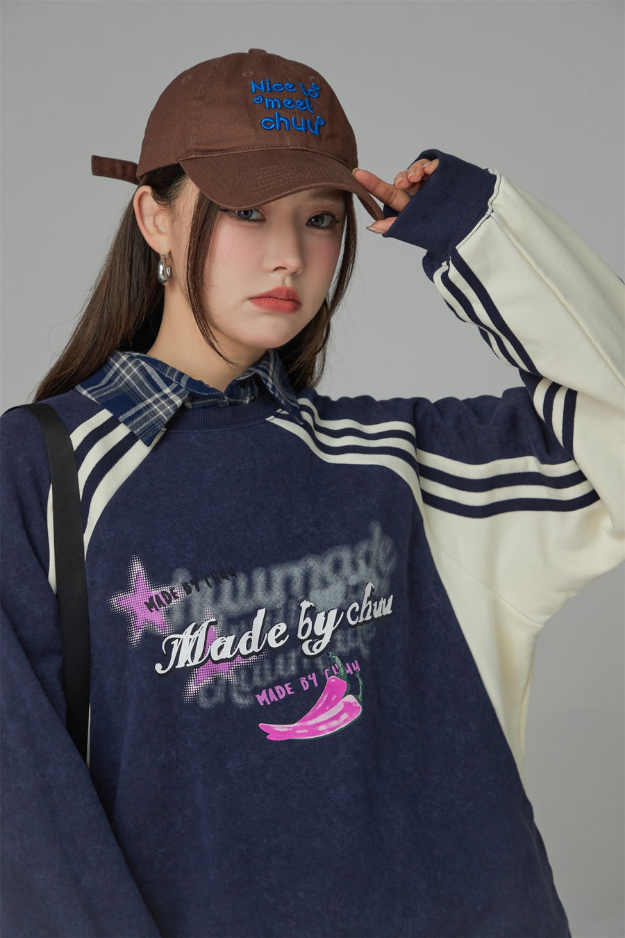 CHUU Fireworks At Night Printed Raglan Sweatshirt