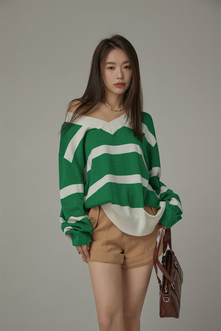 CHUU Color Matching V-Neck Striped Knit Sweater