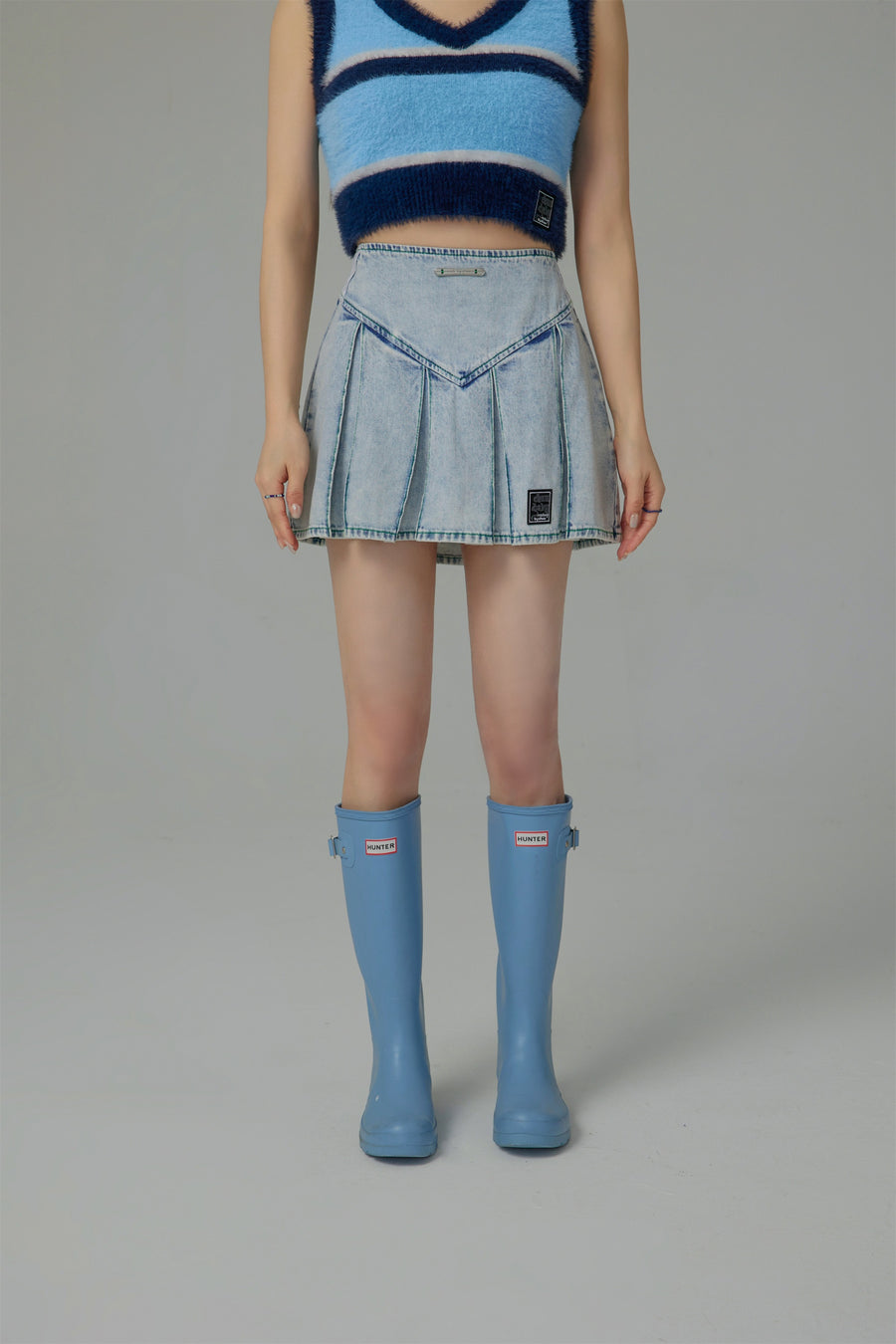 CHUU Paradise Island Washed Denim Pleated Skirt