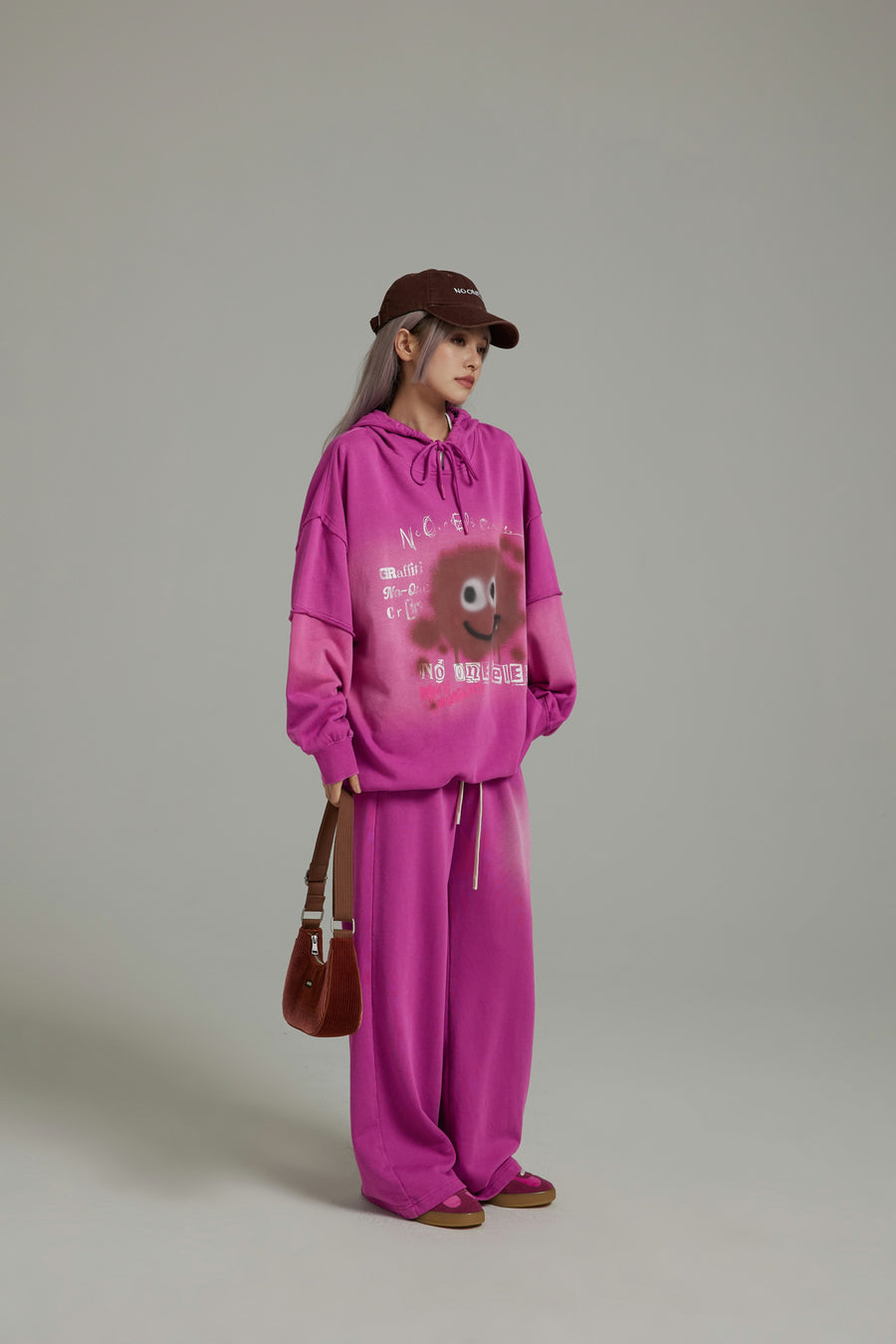 CHUU Smiling Character Gradient Loose-Fit Hoodie