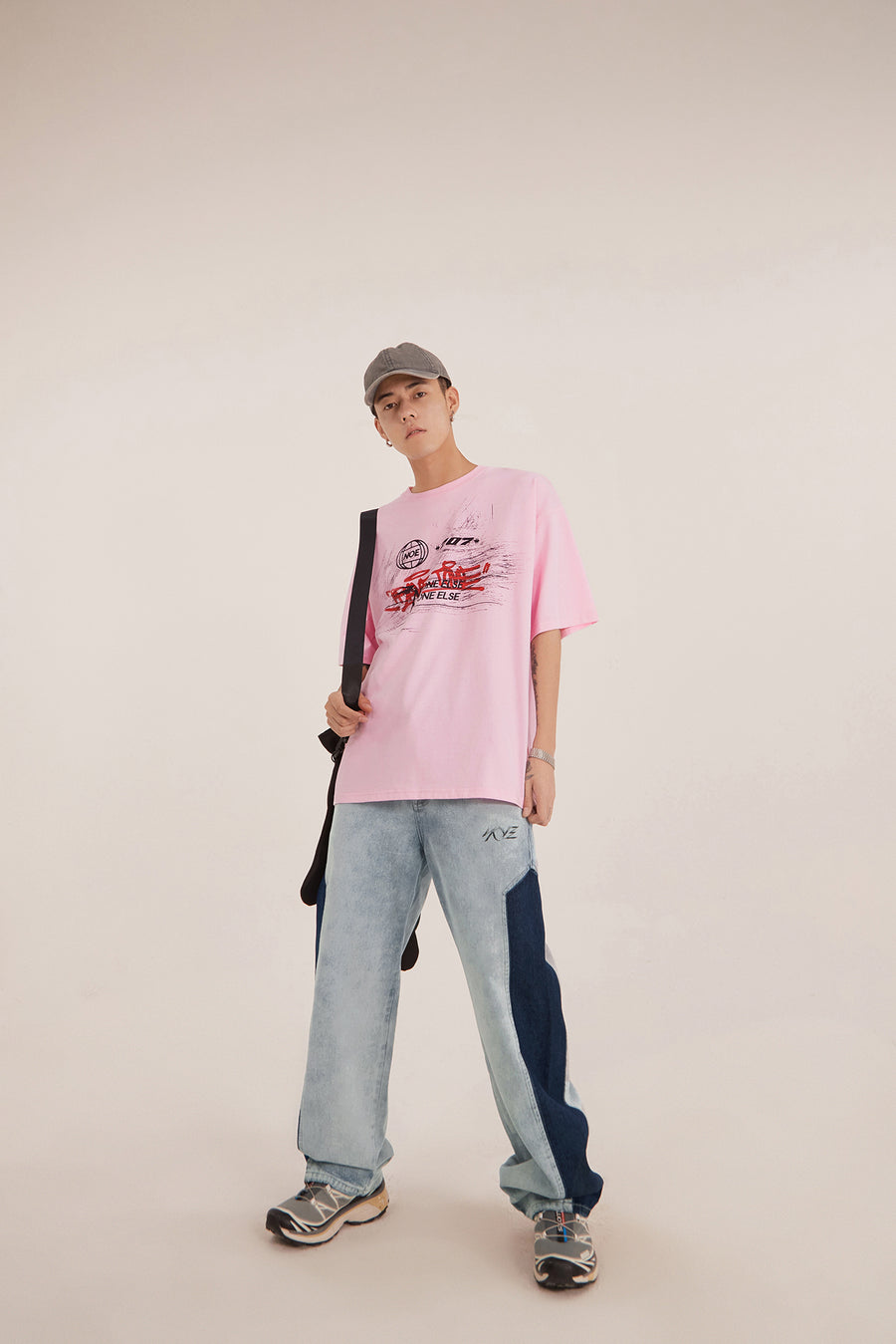 CHUU Graffiti Loosefit T-Shirt