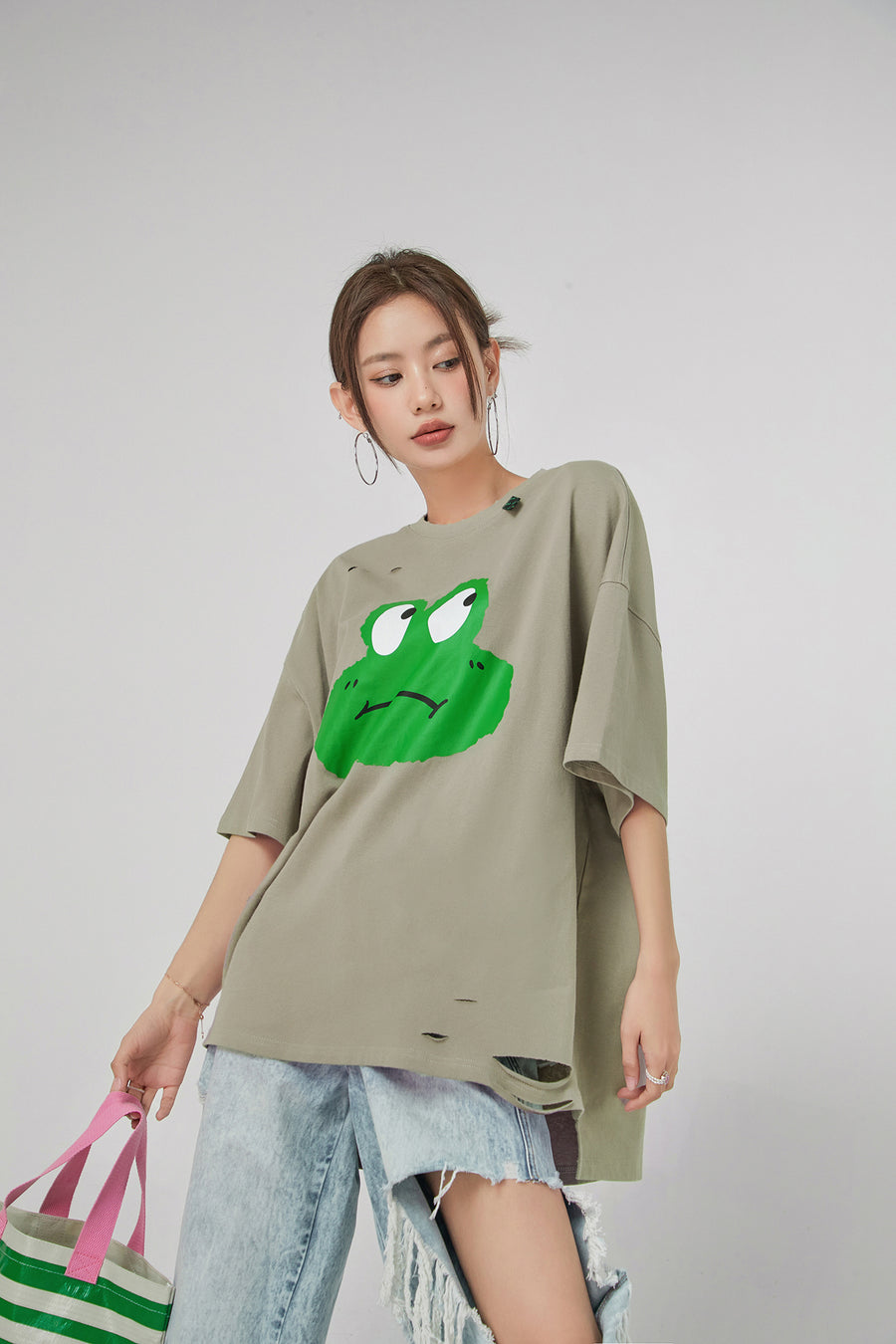 CHUU Frog With Moods Damage T-Shirt