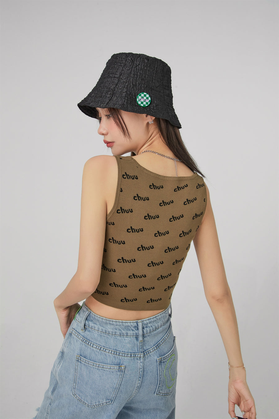 CHUU Logo Crop Sleeveless Knit Top