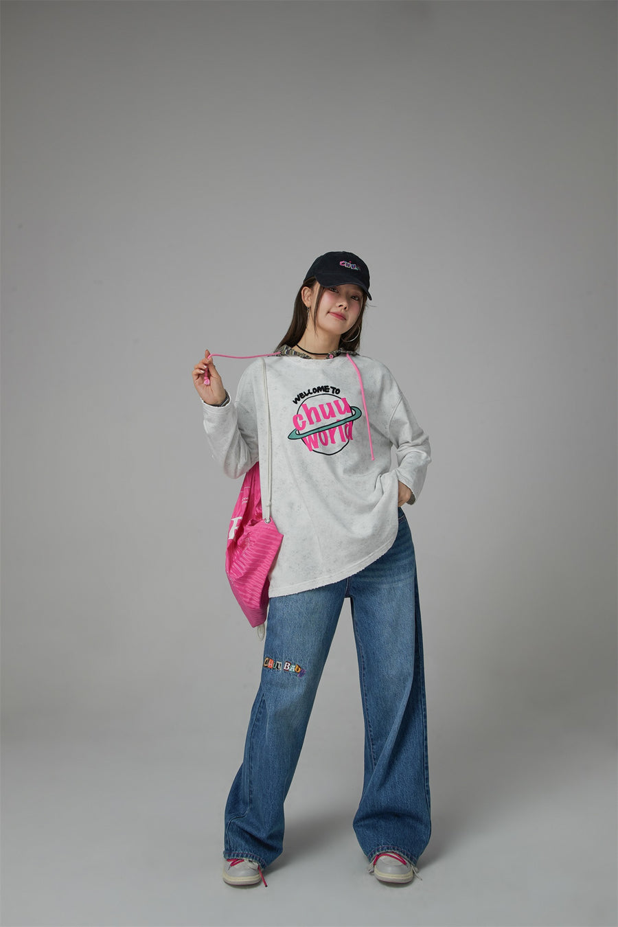 CHUU Welcome To Chuu World Sweatshirt