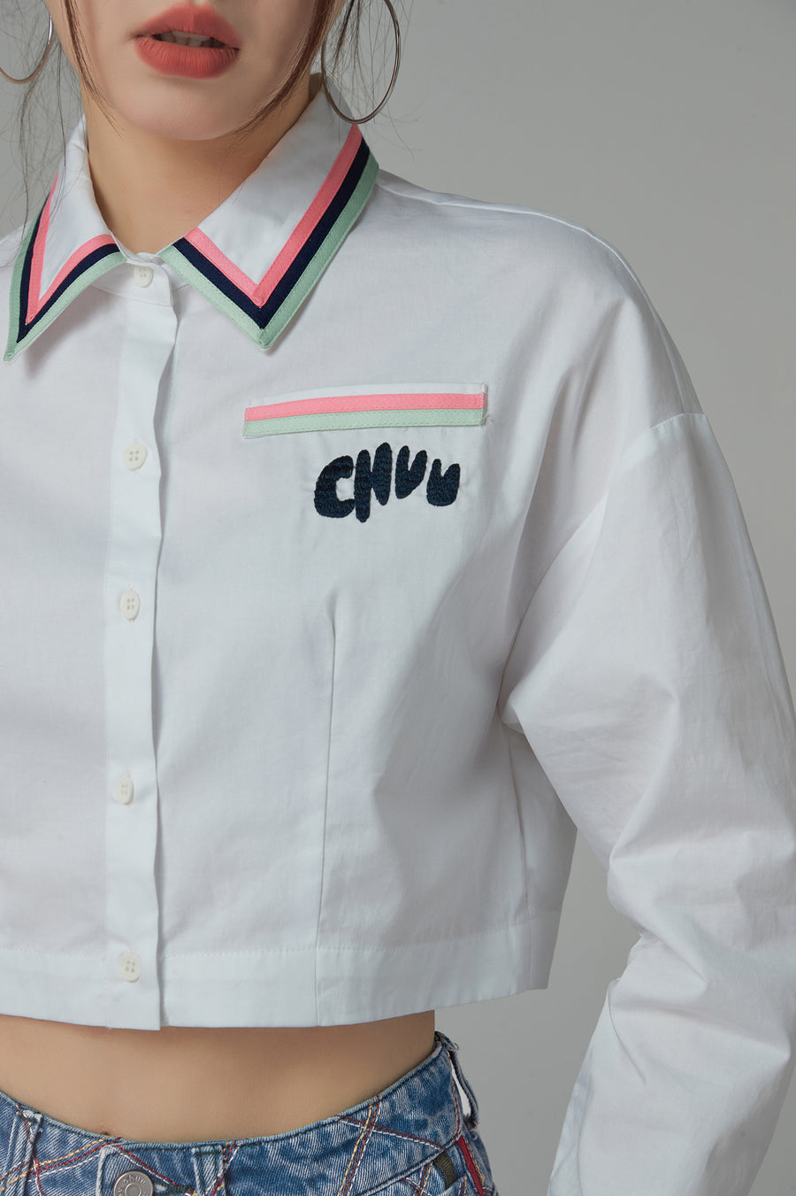 CHUU Embroidered Stripe Collar Crop Shirt