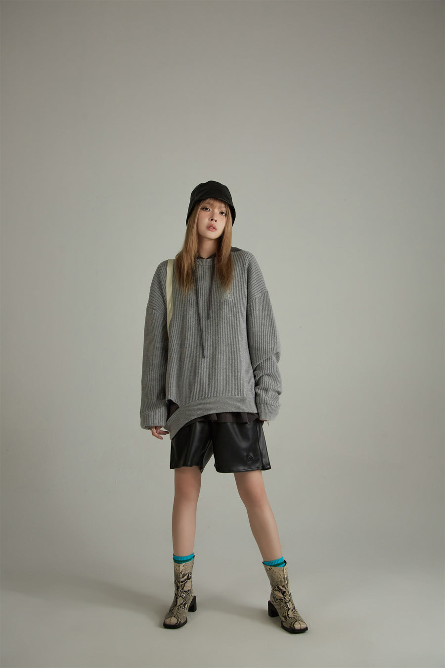 CHUU Bold Ribbed Slit Knit Sweater