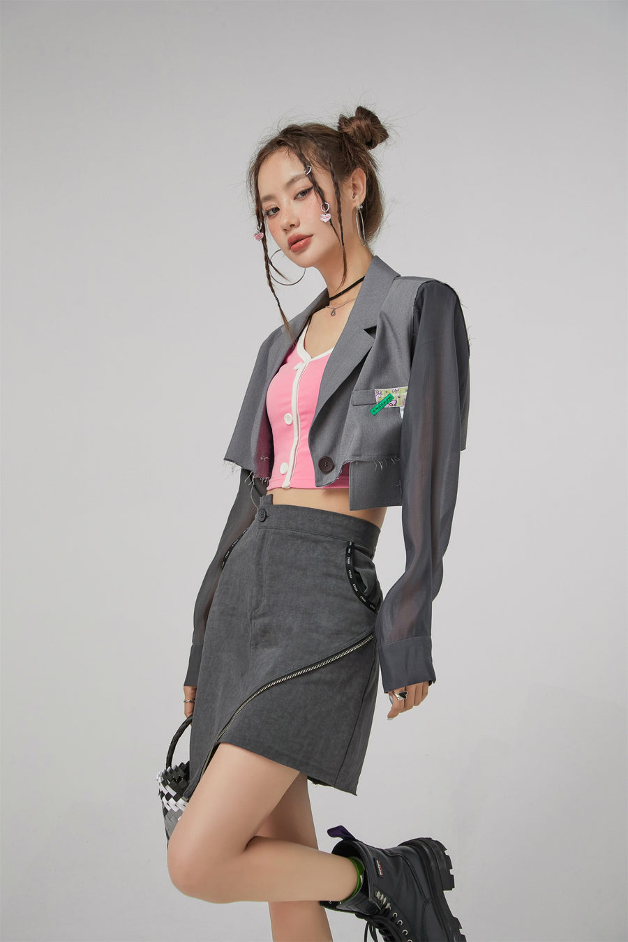 CHUU Front Button Crop Sleeveless Top