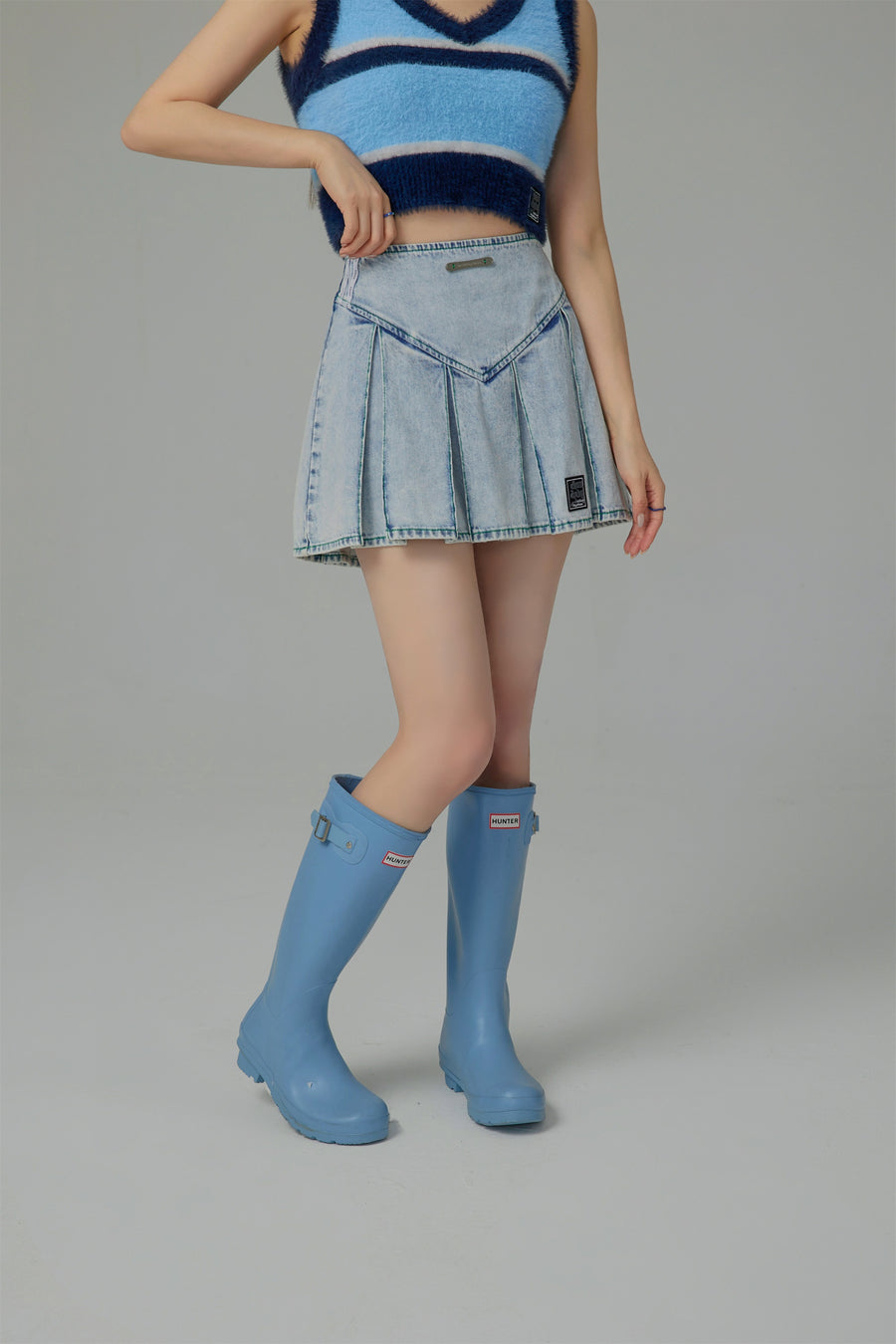 CHUU Paradise Island Washed Denim Pleated Skirt