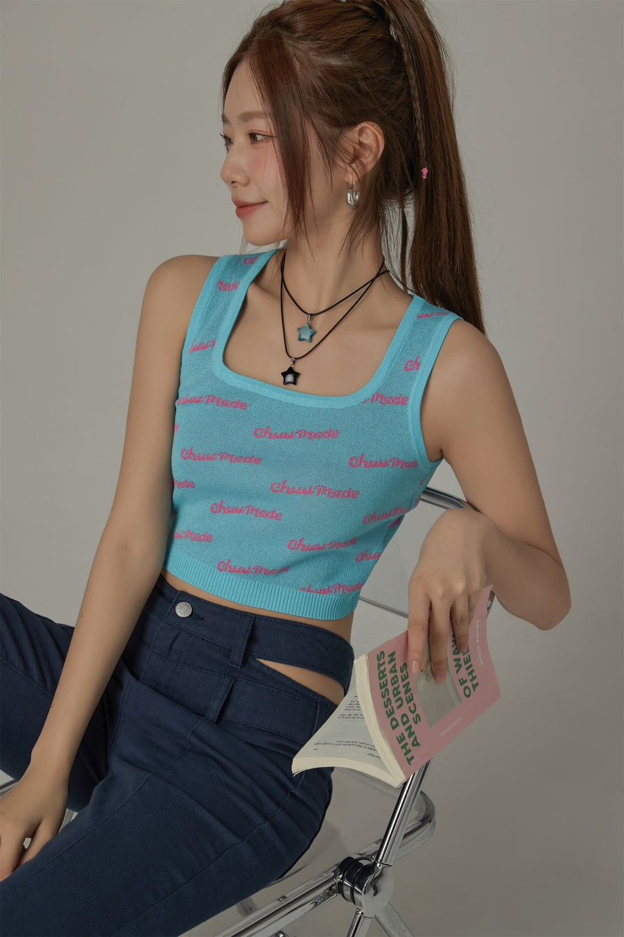 CHUU Lettering Square Neck Knitted Crop Top