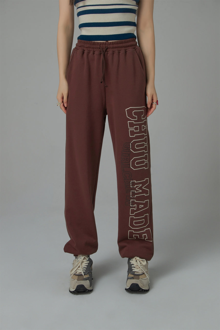 CHUU Stars That Shine High-Waist Jogger Pants