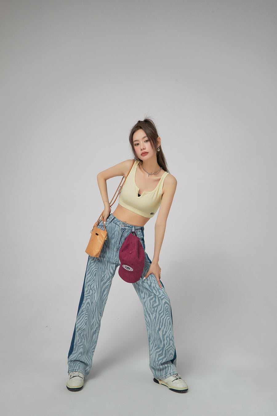 CHUU Cute Neckline Crop Sleeveless Top