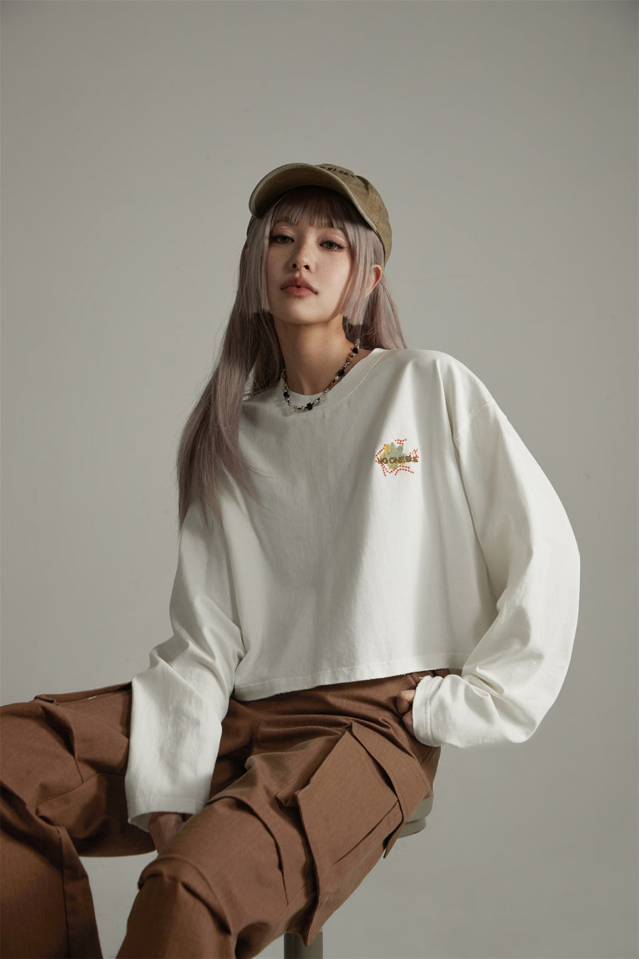 CHUU Noe Embroidered Loose-Fit Crop T-Shirt