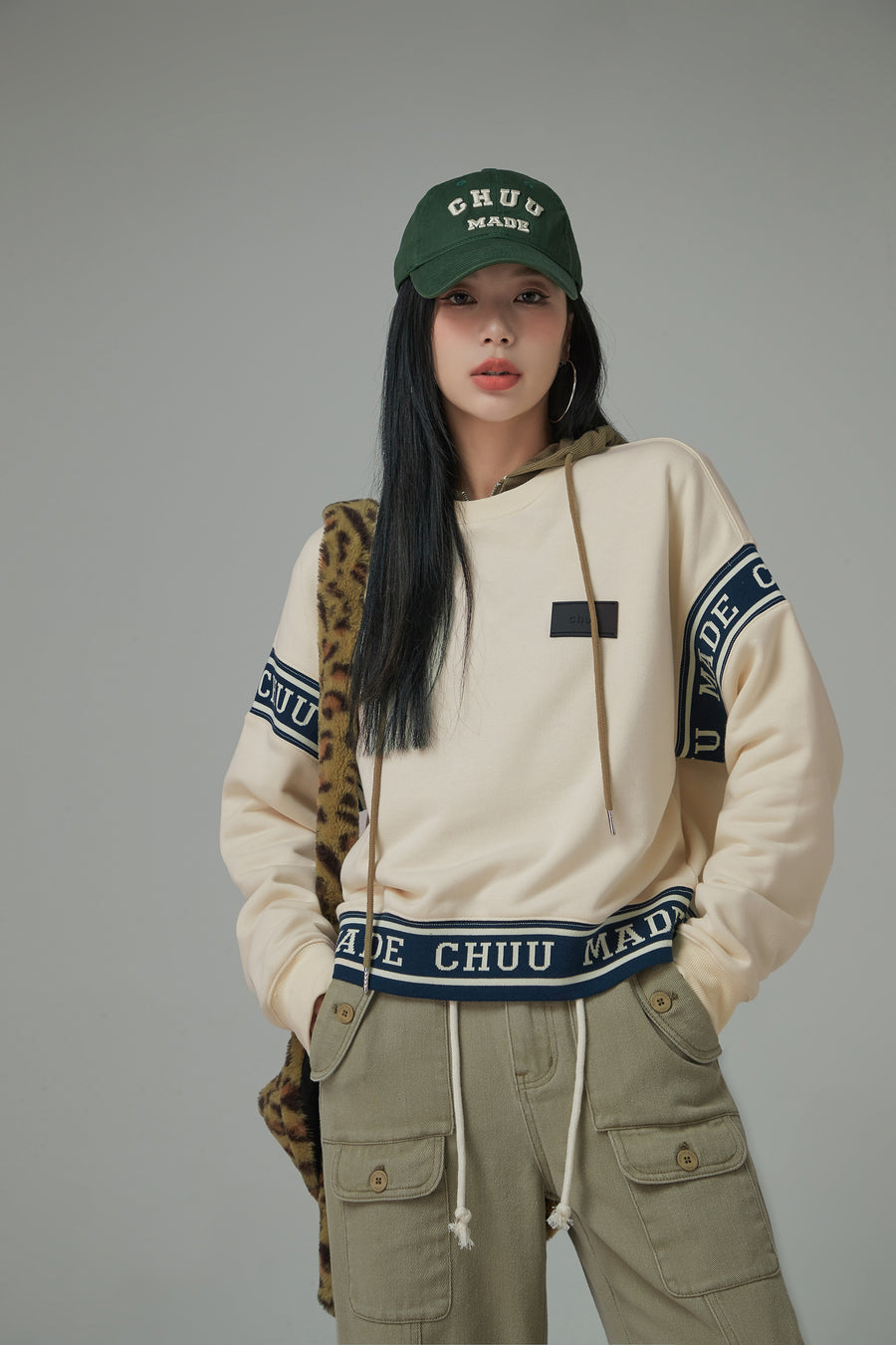 CHUU Solid Color Round Neck Sweatshirt