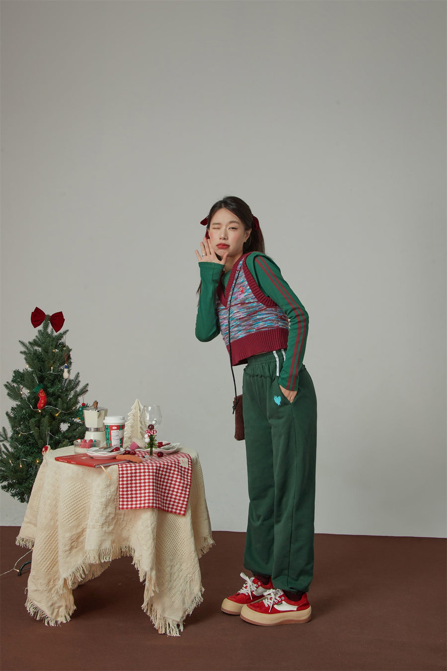 CHUU When I Am With You Embroidered V-Neck Sleeveless Knit Vest