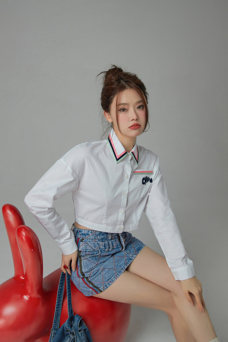 CHUU Embroidered Stripe Collar Crop Shirt