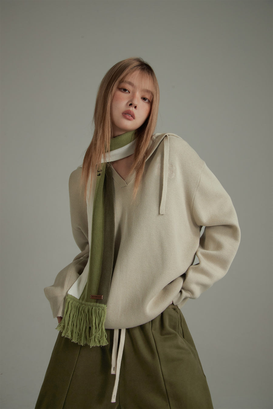 CHUU Simple V-Neck Loose Fit Hoodie