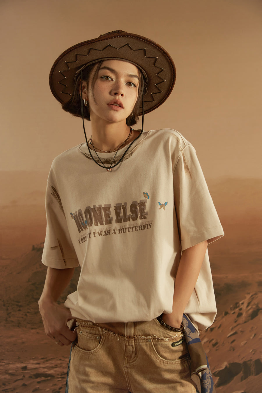 CHUU Butterfly Round Loose Fit T-Shirt