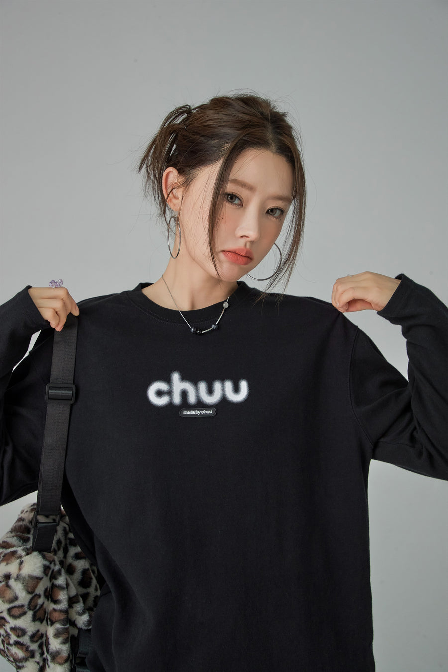 CHUU Blurry Long-Sleeved Sweatshirt