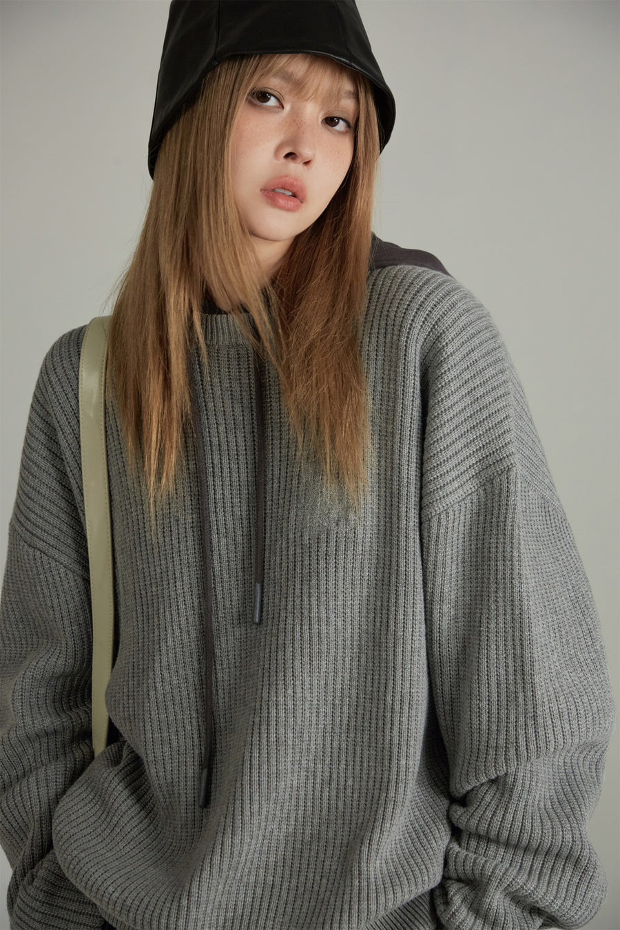 CHUU Bold Ribbed Slit Knit Sweater