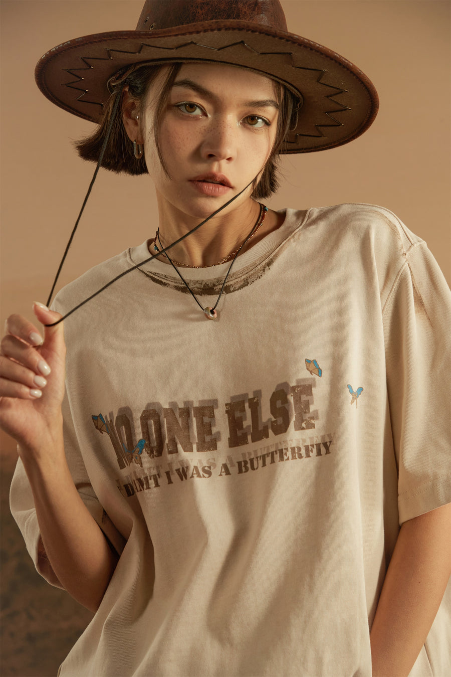 CHUU Butterfly Round Loose Fit T-Shirt