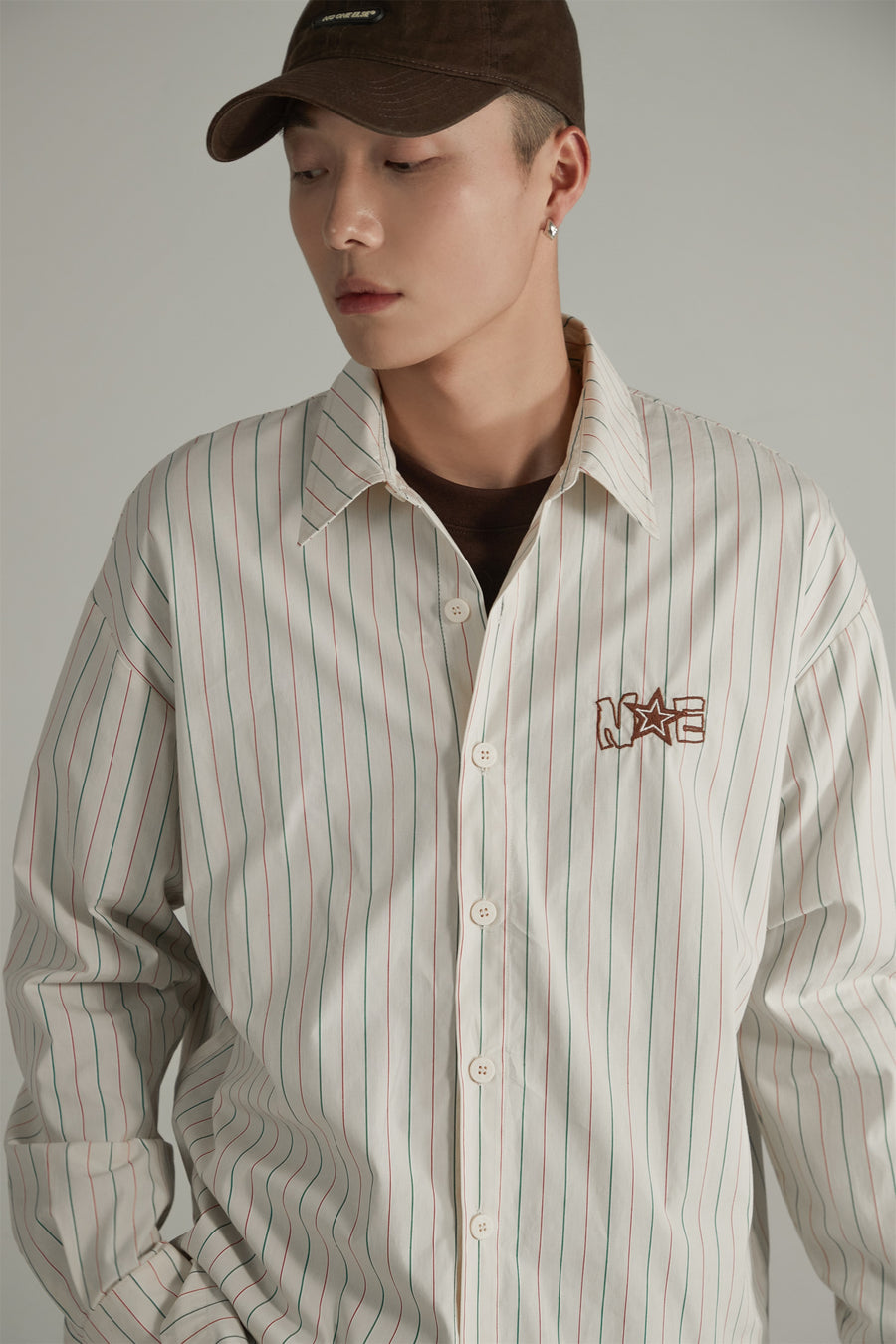 CHUU Star Logo Vertical Stripe Loose Fit Shirt