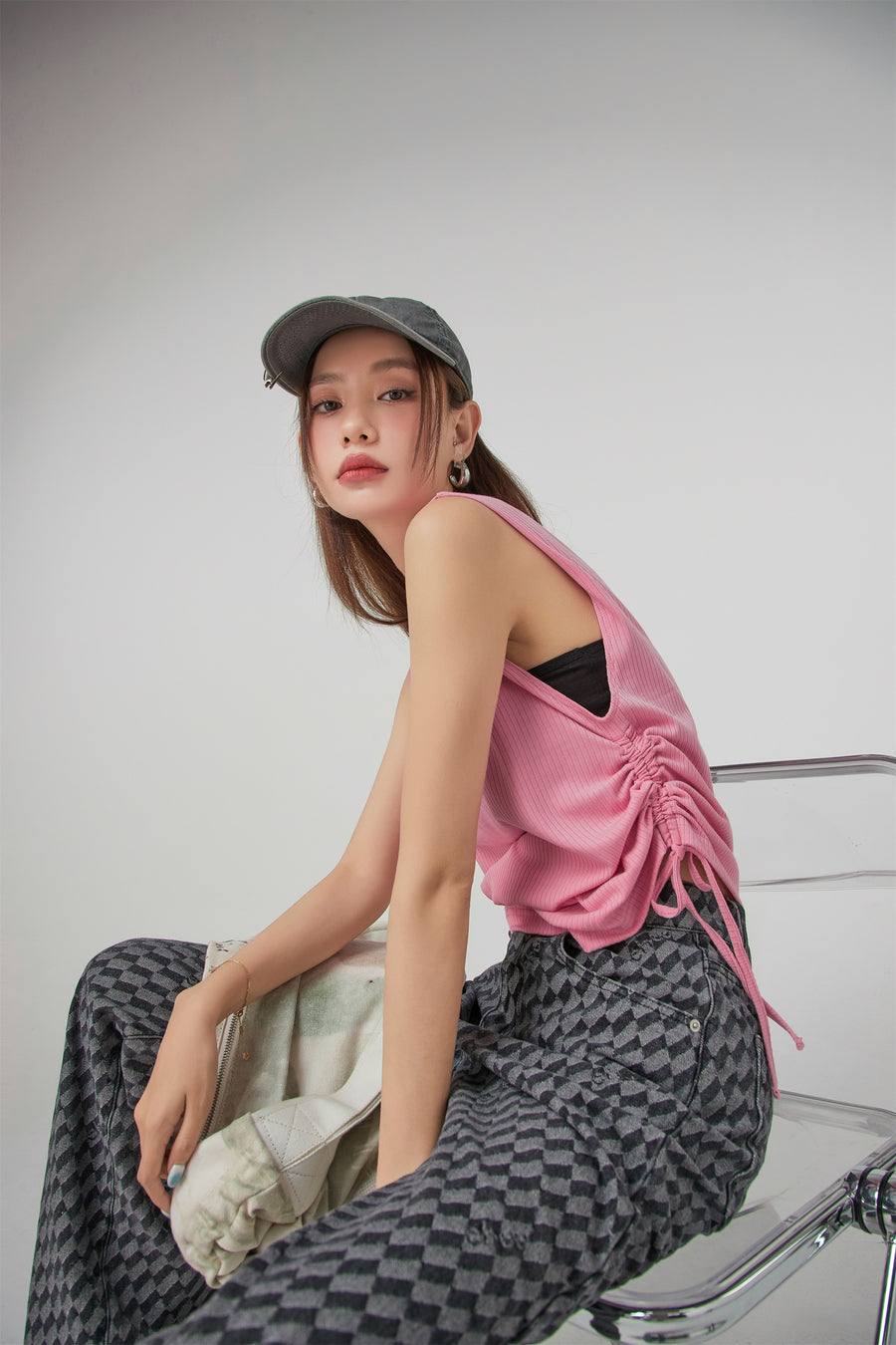 CHUU V-Neck Side Shirring Sleeveless Top