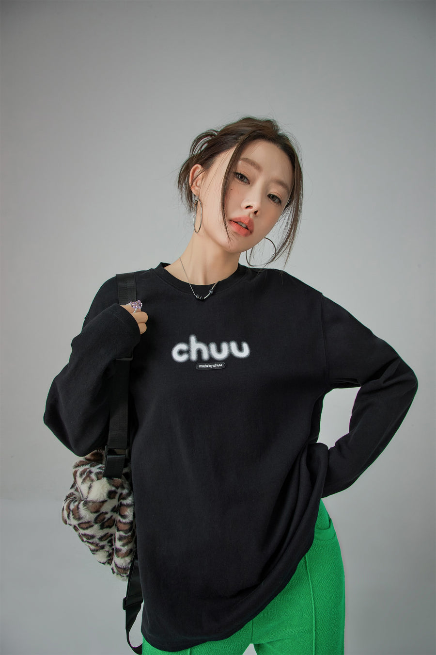 CHUU Blurry Long-Sleeved Sweatshirt