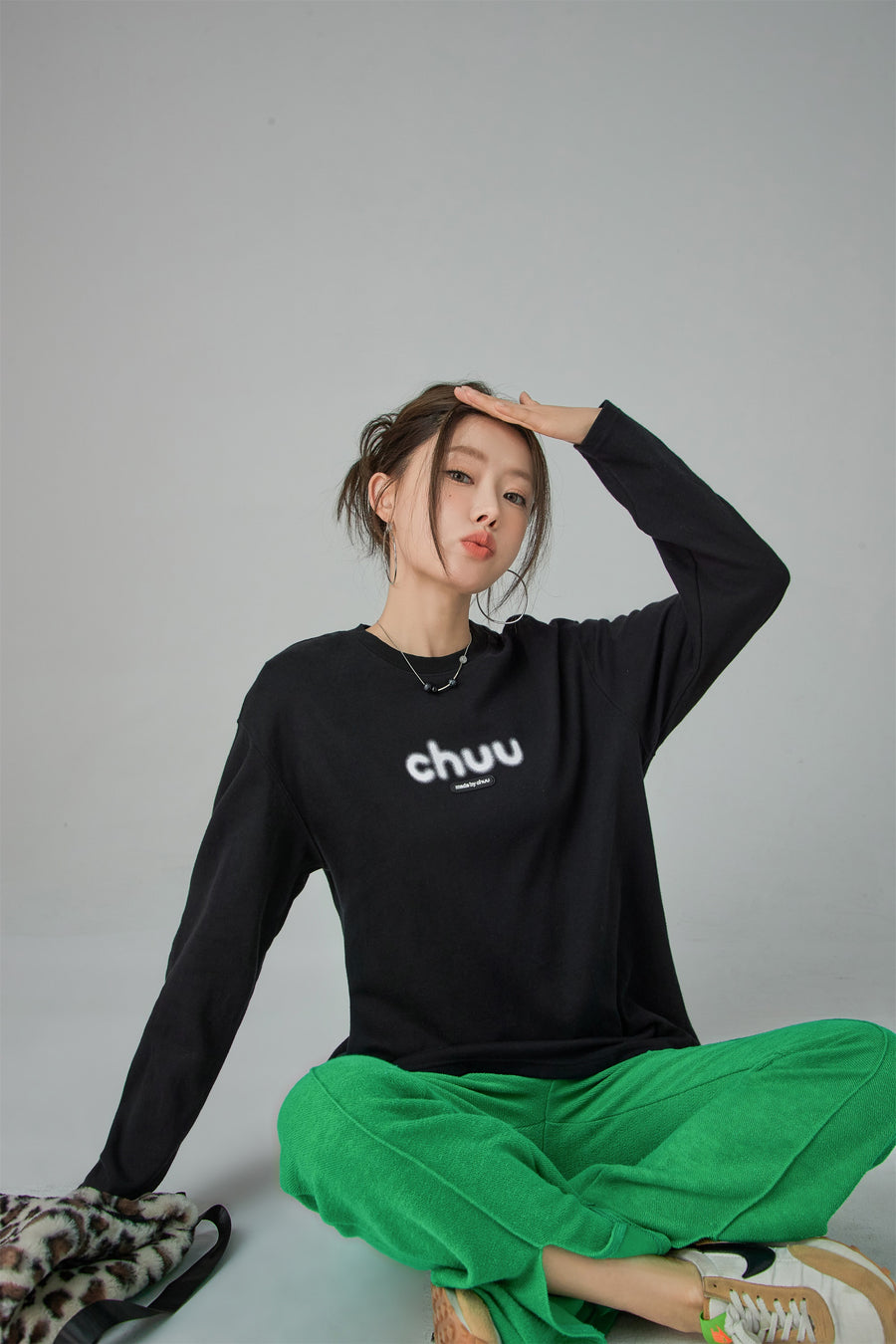 CHUU Blurry Long-Sleeved Sweatshirt