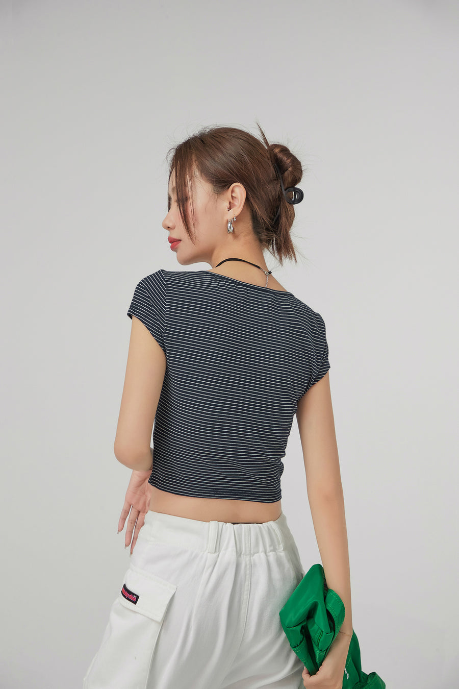 CHUU Stripe Front Button Crop Top