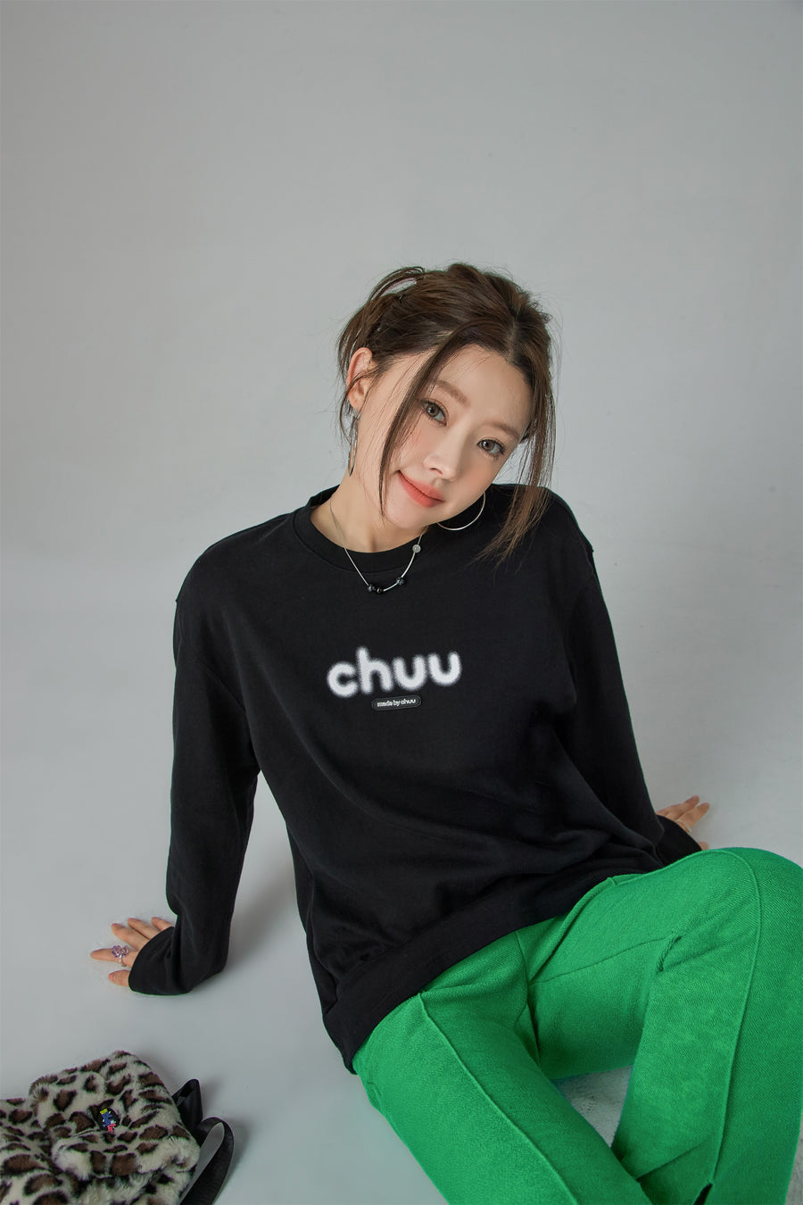 CHUU Blurry Long-Sleeved Sweatshirt