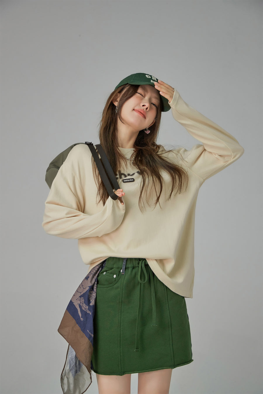 CHUU Blurry Long-Sleeved Sweatshirt