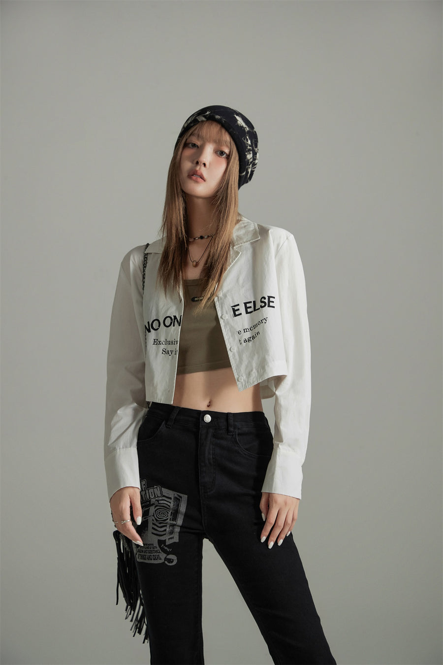 CHUU No One Else's Logo Crop Shirt