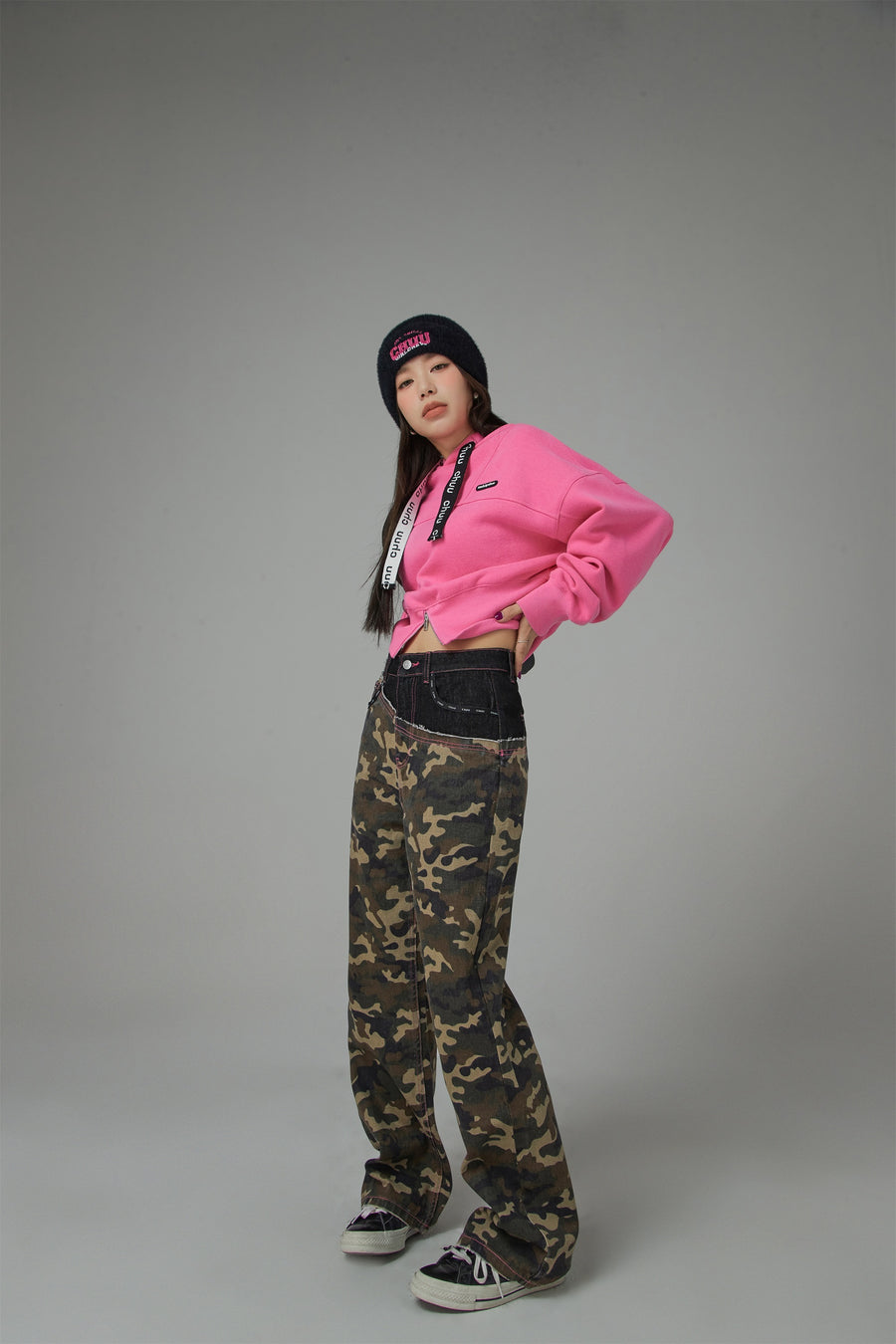 CHUU Stitched Camouflage Straight Denim Pants