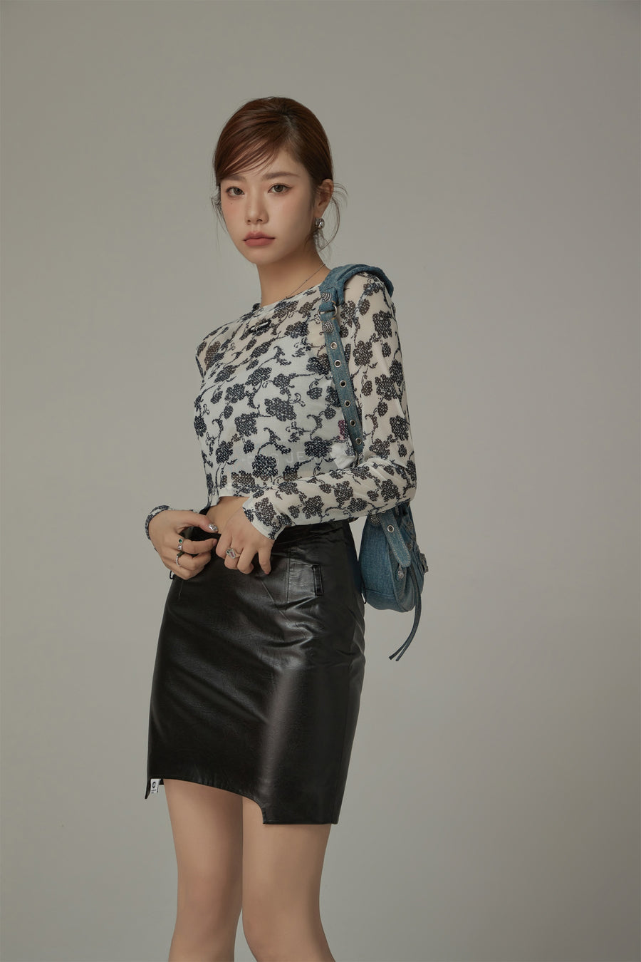 CHUU Flower Pattern Cropped Top