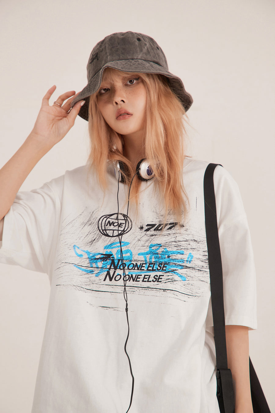 CHUU Graffiti Loosefit T-Shirt