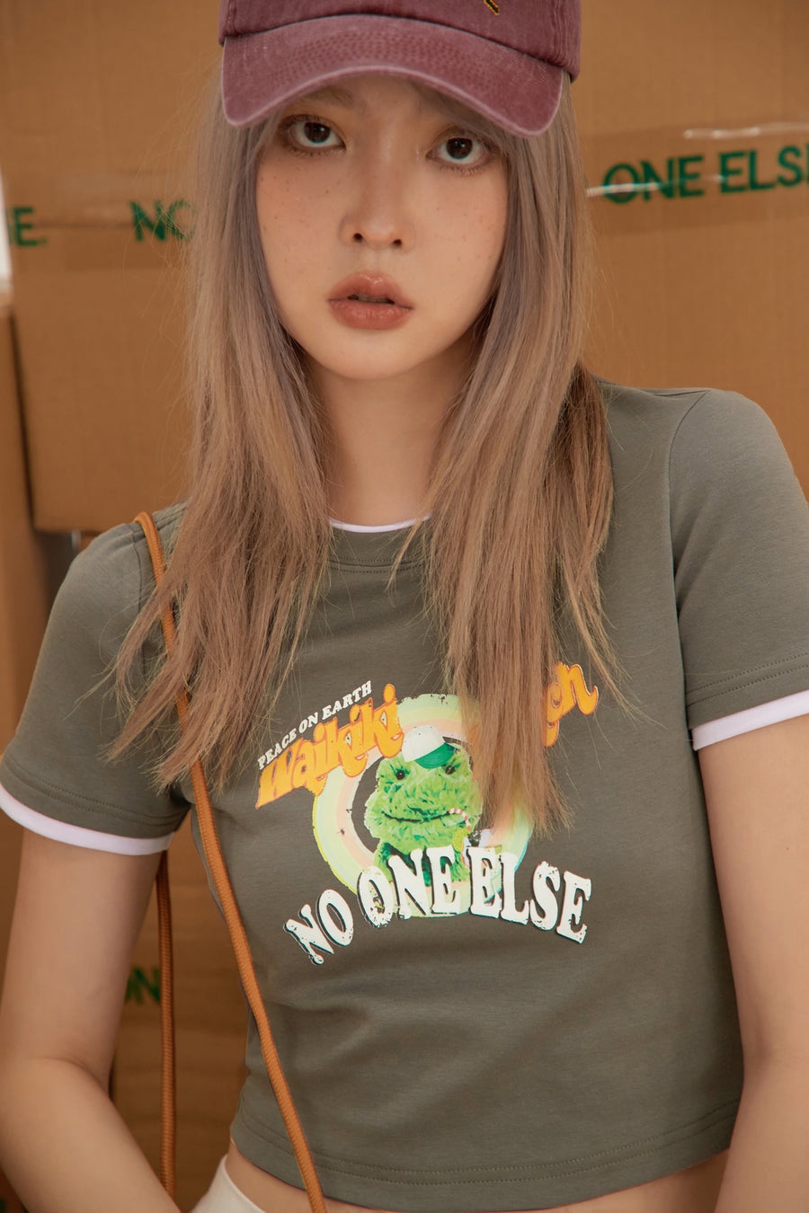 CHUU Peace On Earth Crop Top