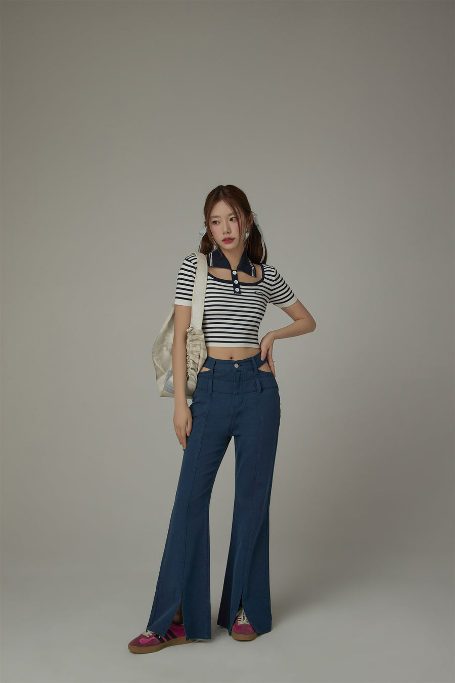 CHUU Striped Cut Out Cropped Knit Top