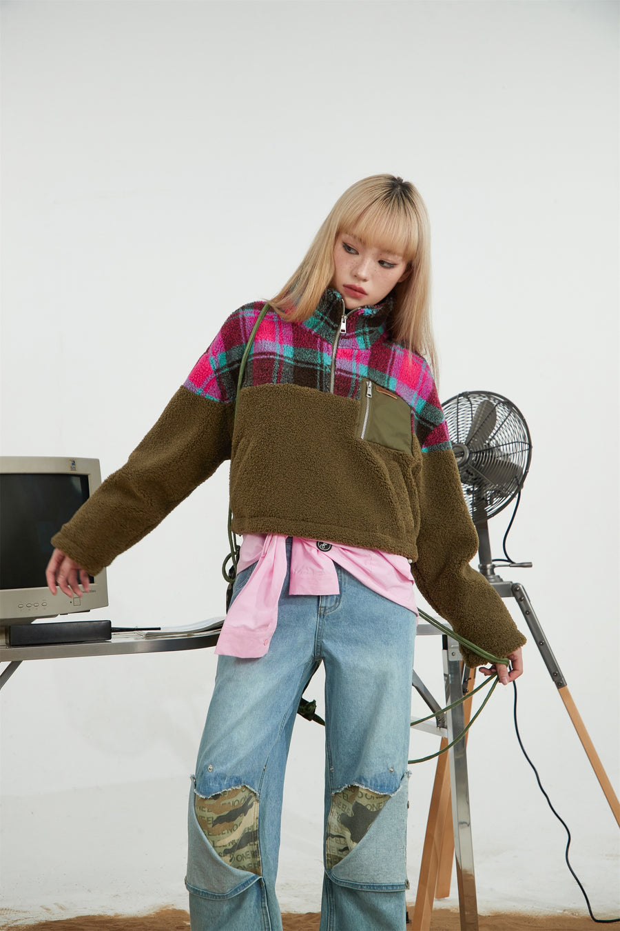 CHUU Crop Check Half Zip-Up Sweater