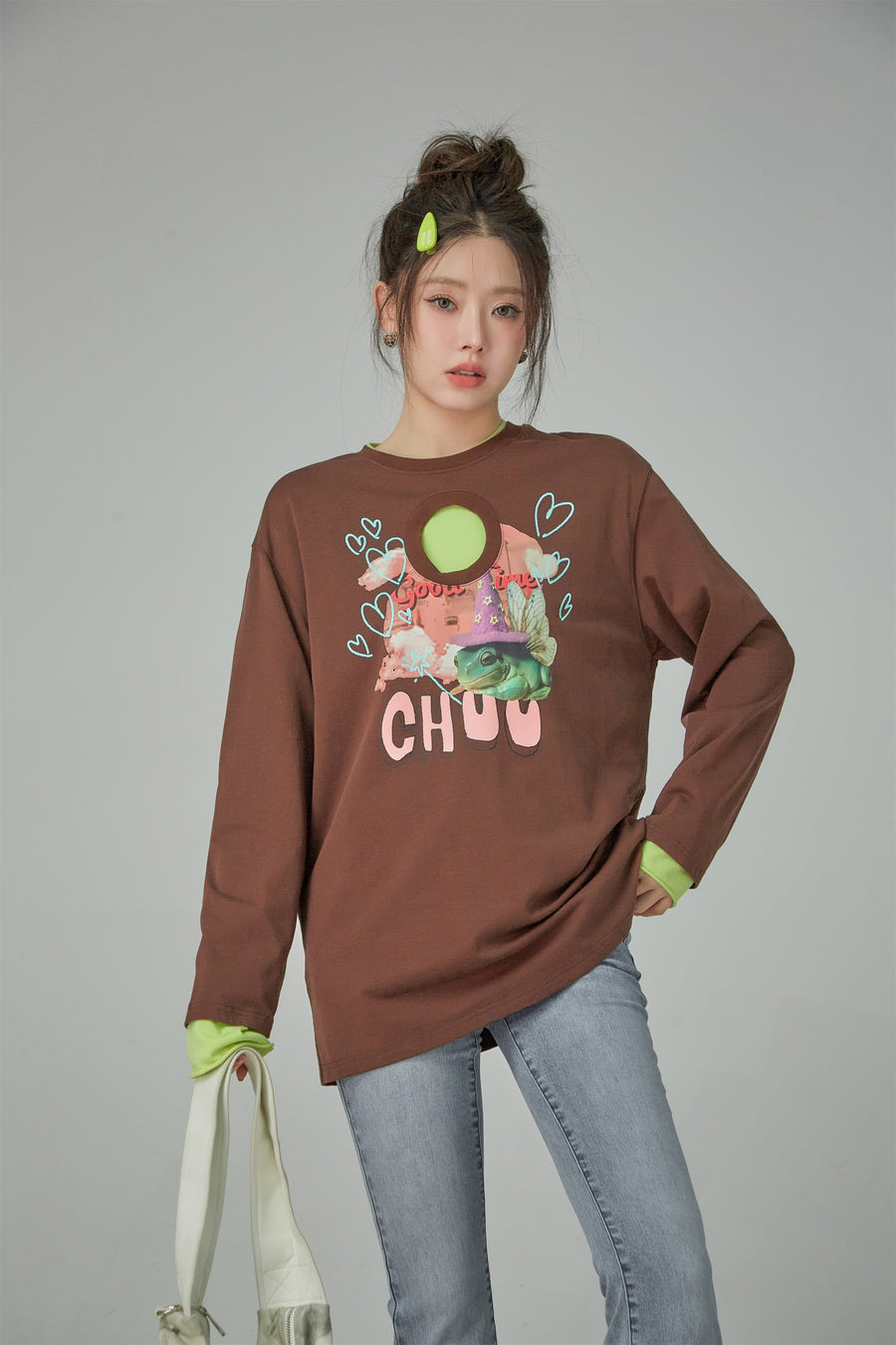 CHUU Bedtime Stories Character Print Long-Sleeved T-Shirt